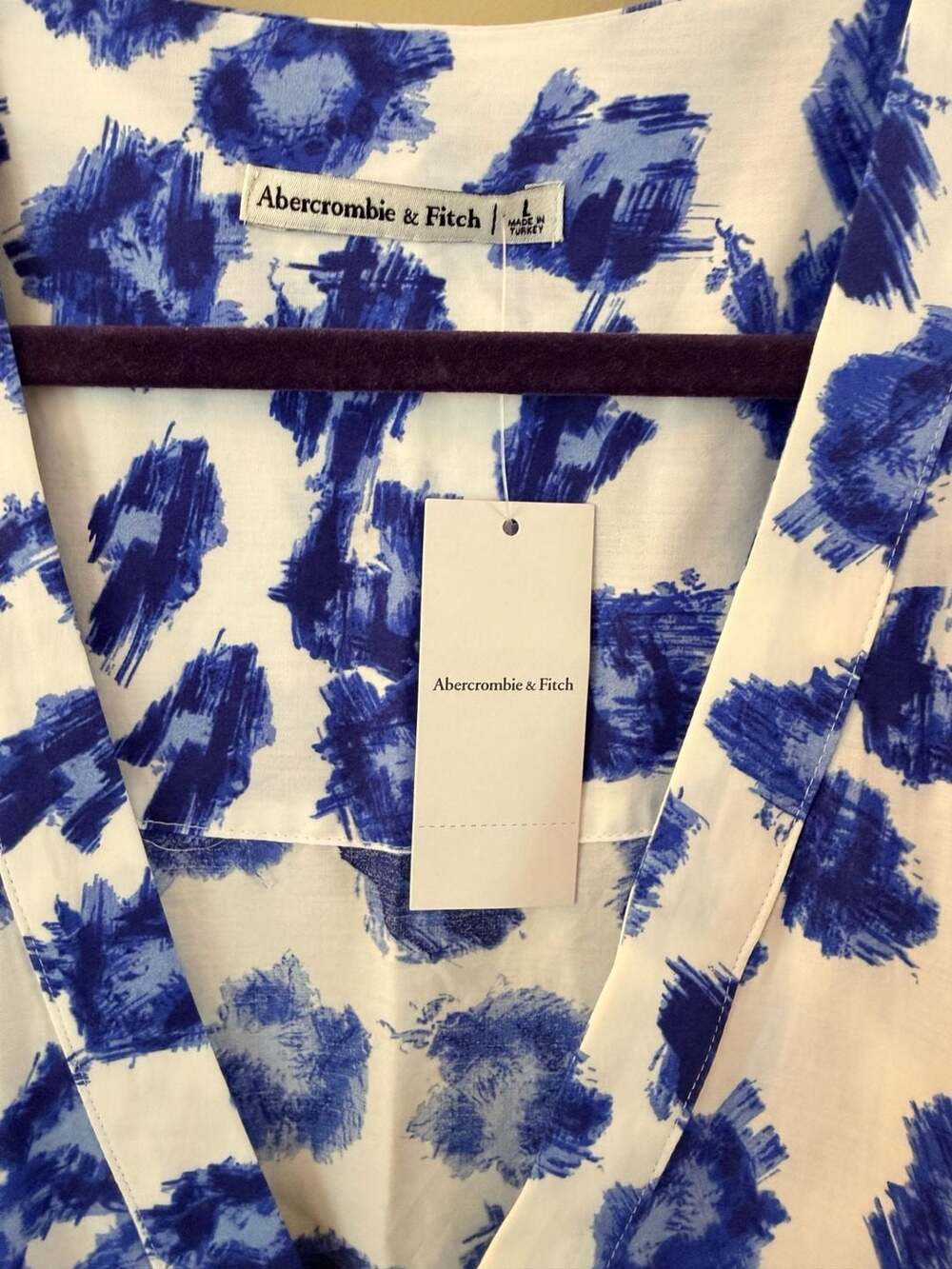 Abercrombie & Fitch Tiered V-Neck Blue Abstract Floral Midi Dress with Belt - Picture 7 of 8
